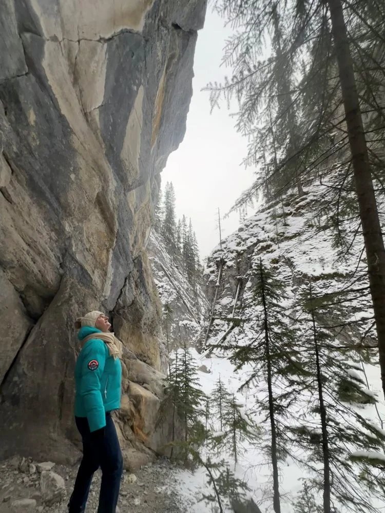 Josee en Else namen alvast een kijkje in de alternatieve Maligne Canyon walk.