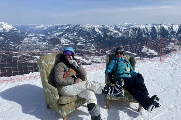 Else en Josée on top of the world op de pistes van Fernie